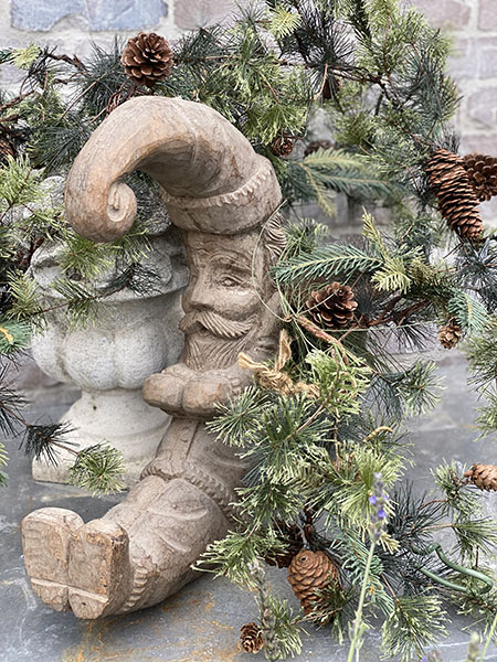 carvedwoodsantaA.jpg