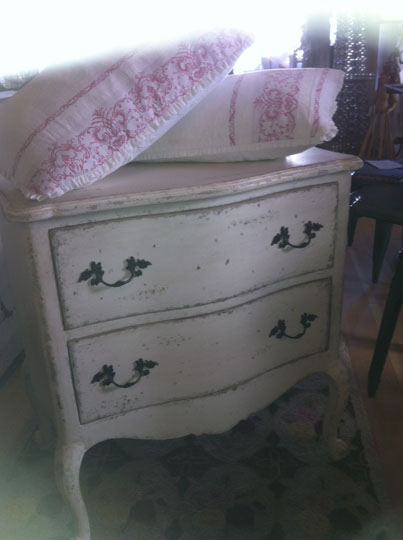 Parisian Sidetable/Nightstand #cle