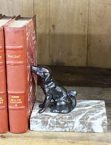 Sniffing Dog Butt Bookend #chien