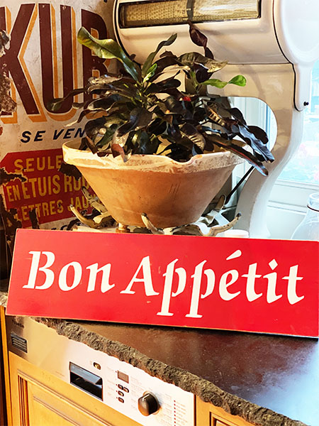 French Sign Bon Appetit