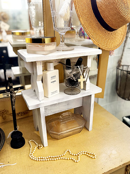 Vintage French Stool Riser #Wht SINGLE